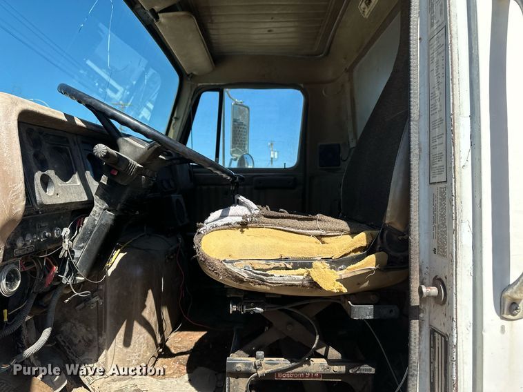 image for item EN3013 1981 International F2574 dump truck