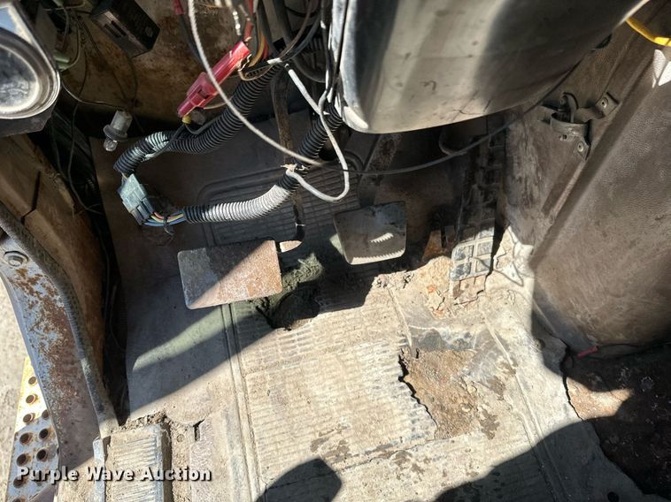 image for item EN3013 1981 International F2574 dump truck