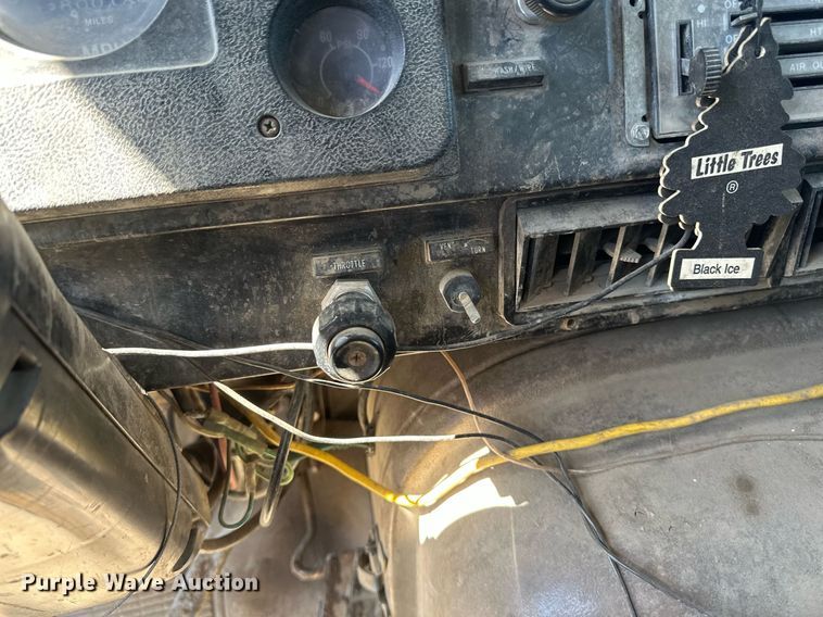 image for item EN3013 1981 International F2574 dump truck