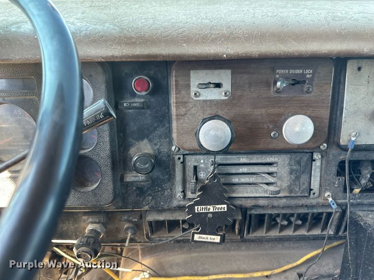 image for item EN3013 1981 International F2574 dump truck