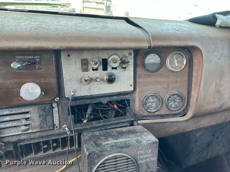 image for item EN3013 1981 International F2574 dump truck