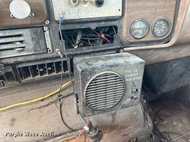 image for item EN3013 1981 International F2574 dump truck