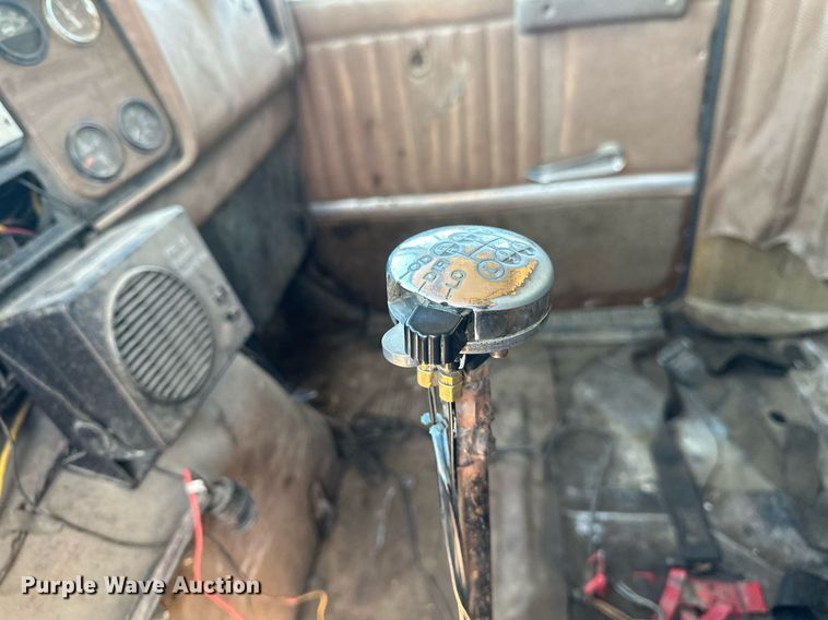 image for item EN3013 1981 International F2574 dump truck