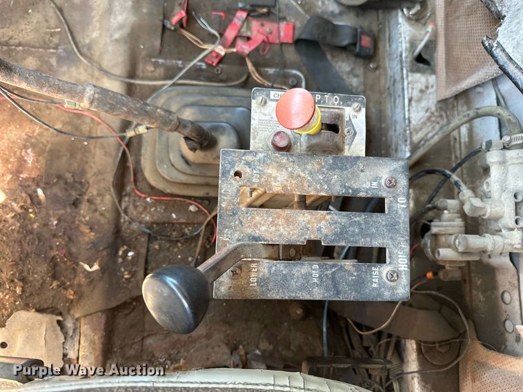 image for item EN3013 1981 International F2574 dump truck