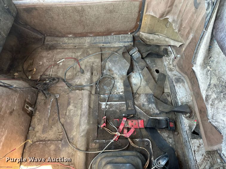 image for item EN3013 1981 International F2574 dump truck