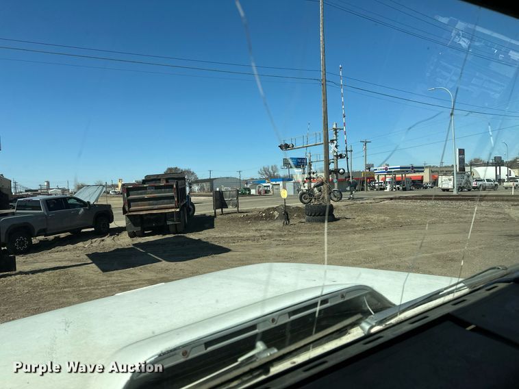 image for item EN3013 1981 International F2574 dump truck