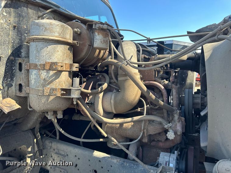 image for item EN3013 1981 International F2574 dump truck