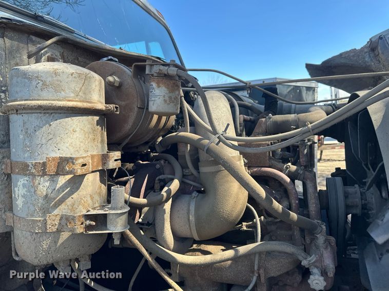 image for item EN3013 1981 International F2574 dump truck