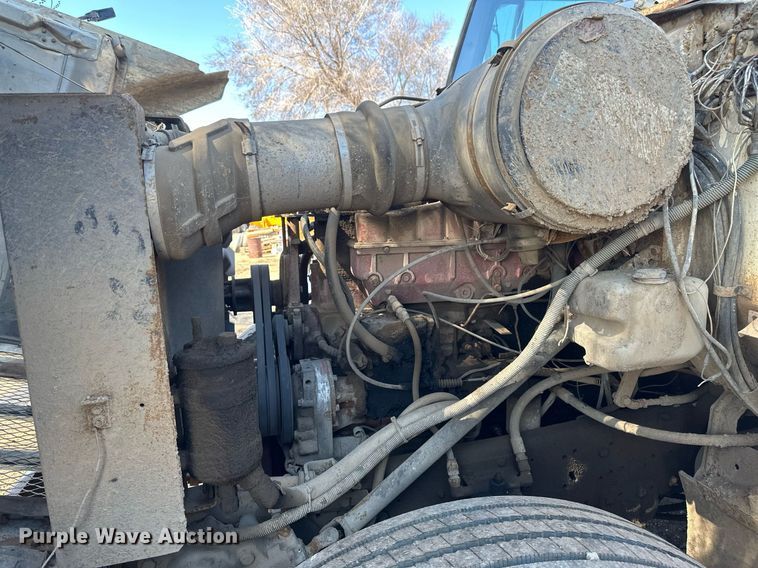 image for item EN3013 1981 International F2574 dump truck