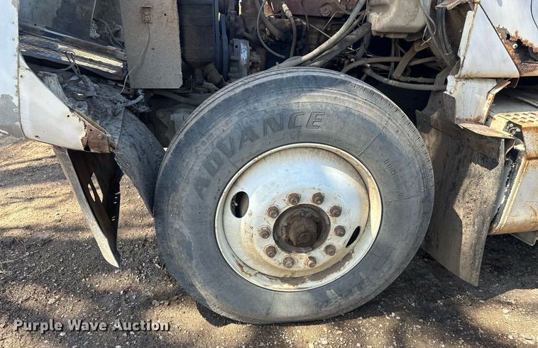 image for item EN3013 1981 International F2574 dump truck