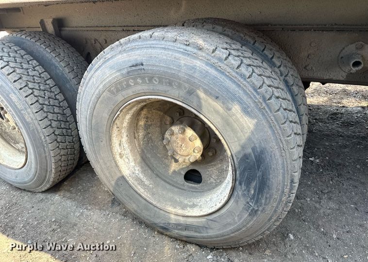 image for item EN3013 1981 International F2574 dump truck