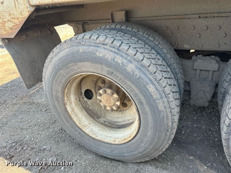 image for item EN3013 1981 International F2574 dump truck