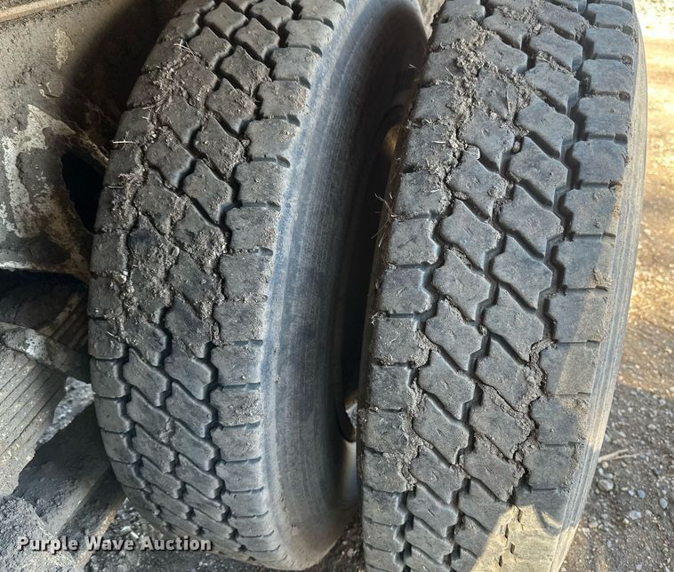 image for item EN3013 1981 International F2574 dump truck