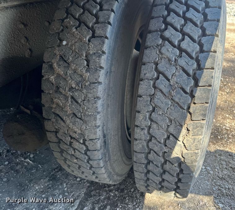 image for item EN3013 1981 International F2574 dump truck