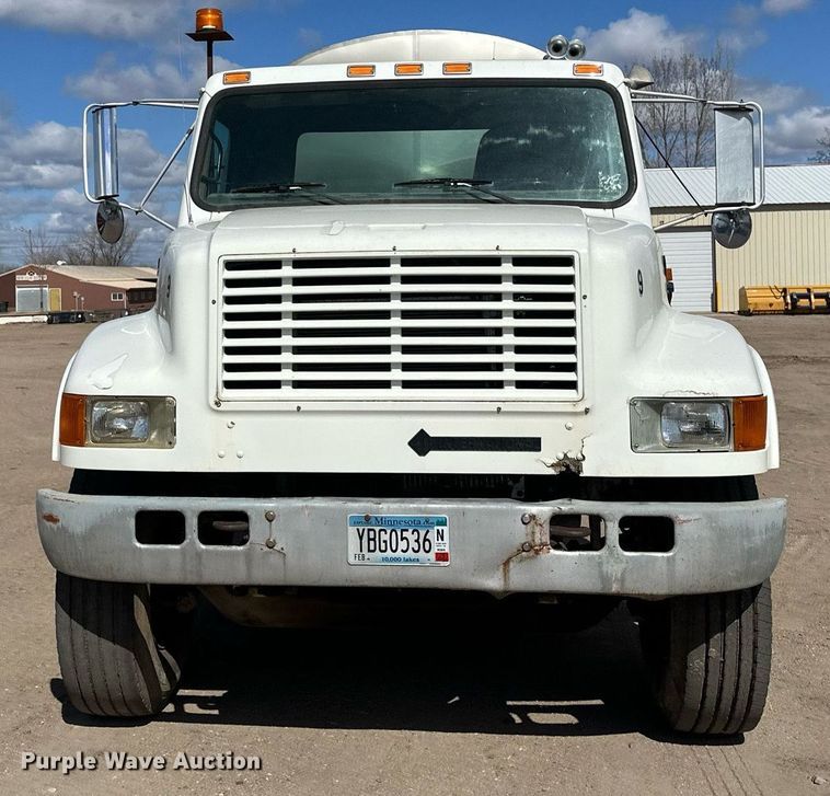 image for item EN3016 1995 International  4900 water truck