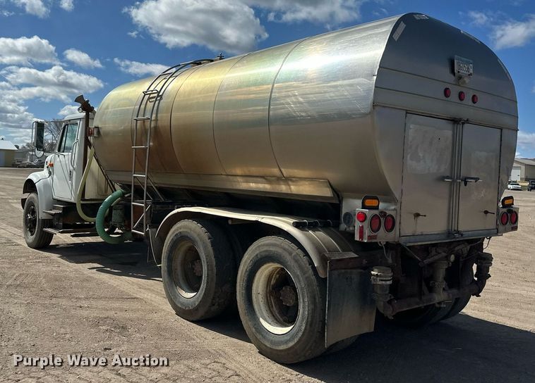 image for item EN3016 1995 International  4900 water truck