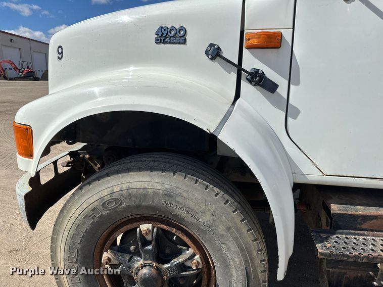 image for item EN3016 1995 International  4900 water truck