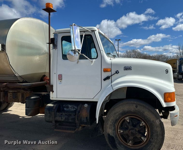 image for item EN3016 1995 International  4900 water truck