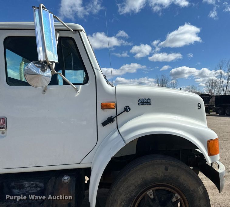 image for item EN3016 1995 International  4900 water truck