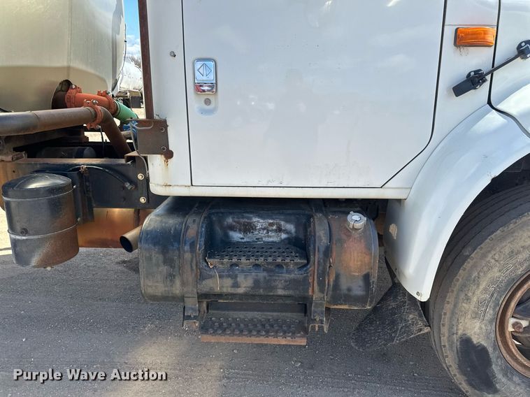 image for item EN3016 1995 International  4900 water truck