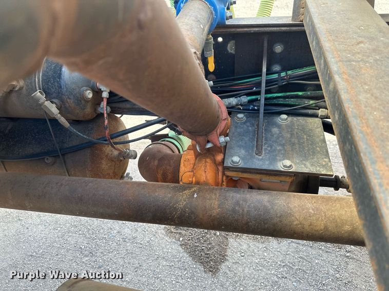 image for item EN3016 1995 International  4900 water truck