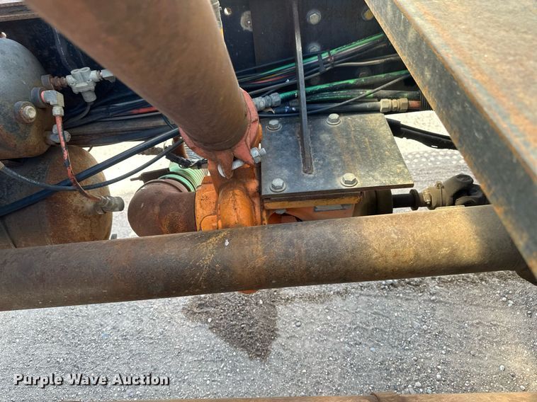 image for item EN3016 1995 International  4900 water truck