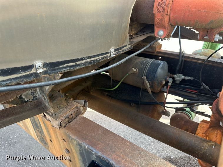 image for item EN3016 1995 International  4900 water truck