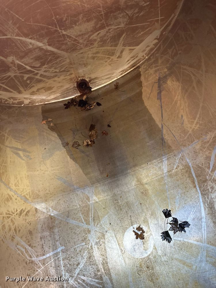 image for item EN3016 1995 International  4900 water truck