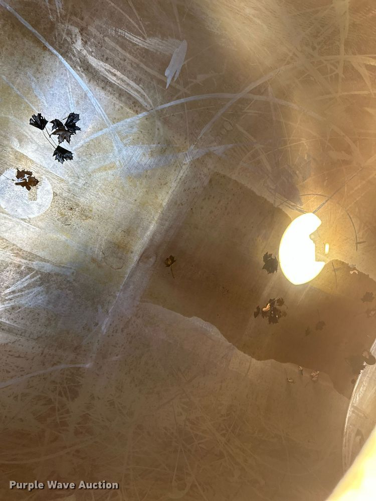 image for item EN3016 1995 International  4900 water truck