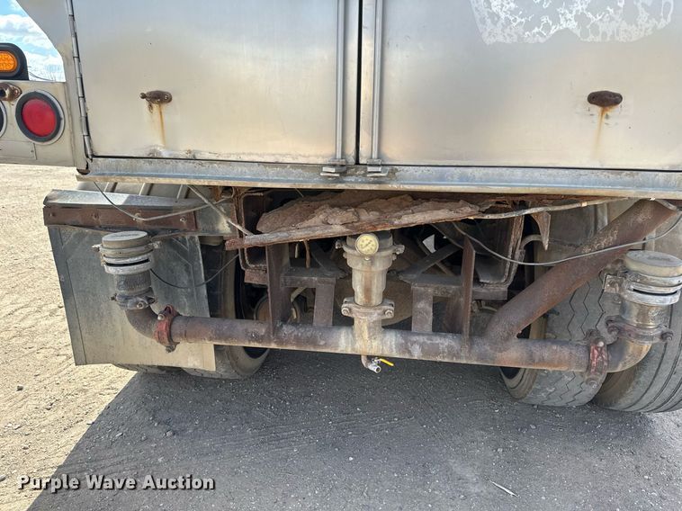 image for item EN3016 1995 International  4900 water truck