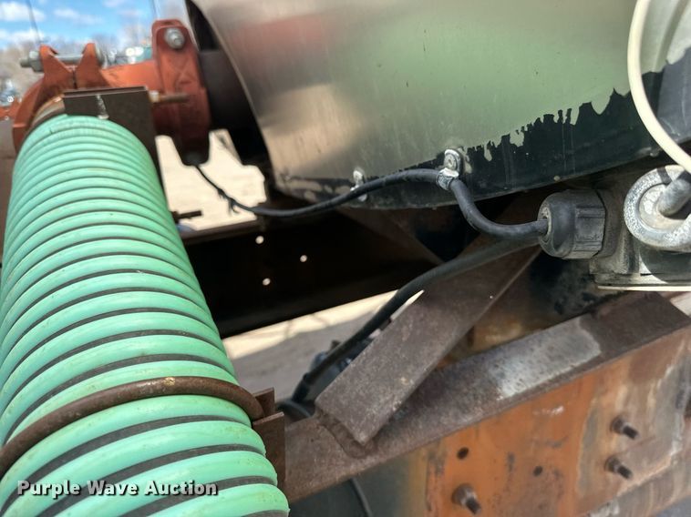 image for item EN3016 1995 International  4900 water truck