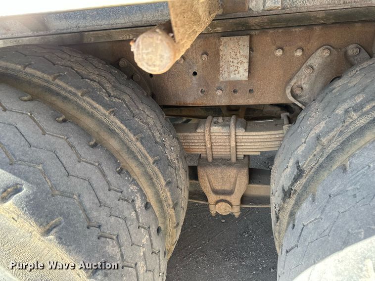 image for item EN3016 1995 International  4900 water truck