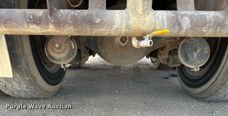 image for item EN3016 1995 International  4900 water truck