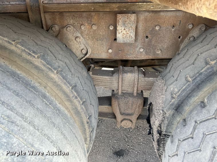 image for item EN3016 1995 International  4900 water truck