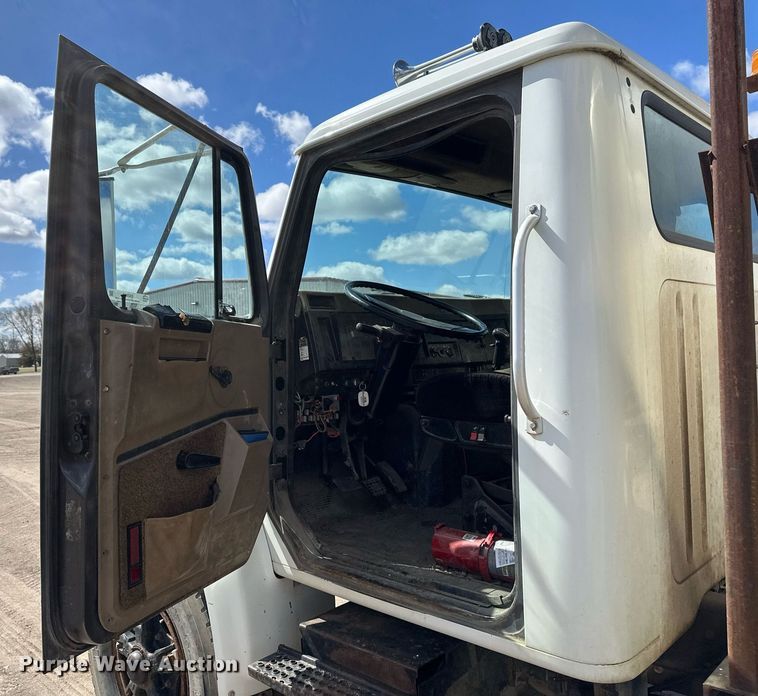 image for item EN3016 1995 International  4900 water truck