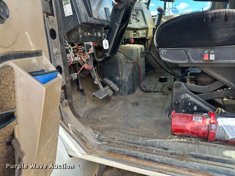 image for item EN3016 1995 International  4900 water truck