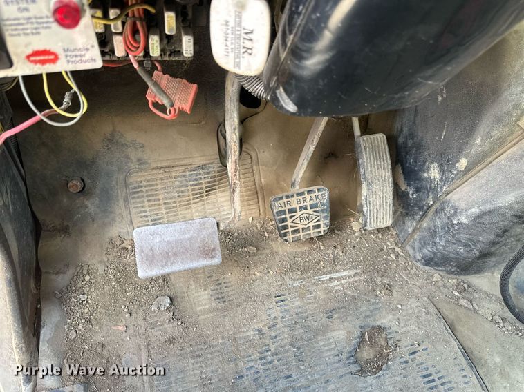 image for item EN3016 1995 International  4900 water truck