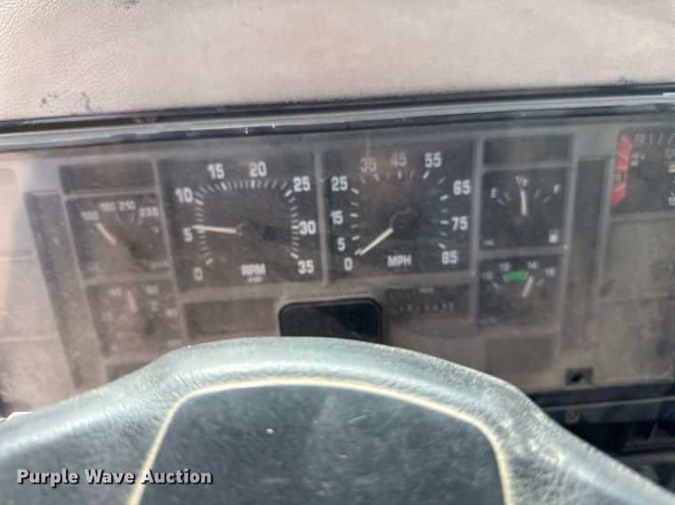 image for item EN3016 1995 International  4900 water truck