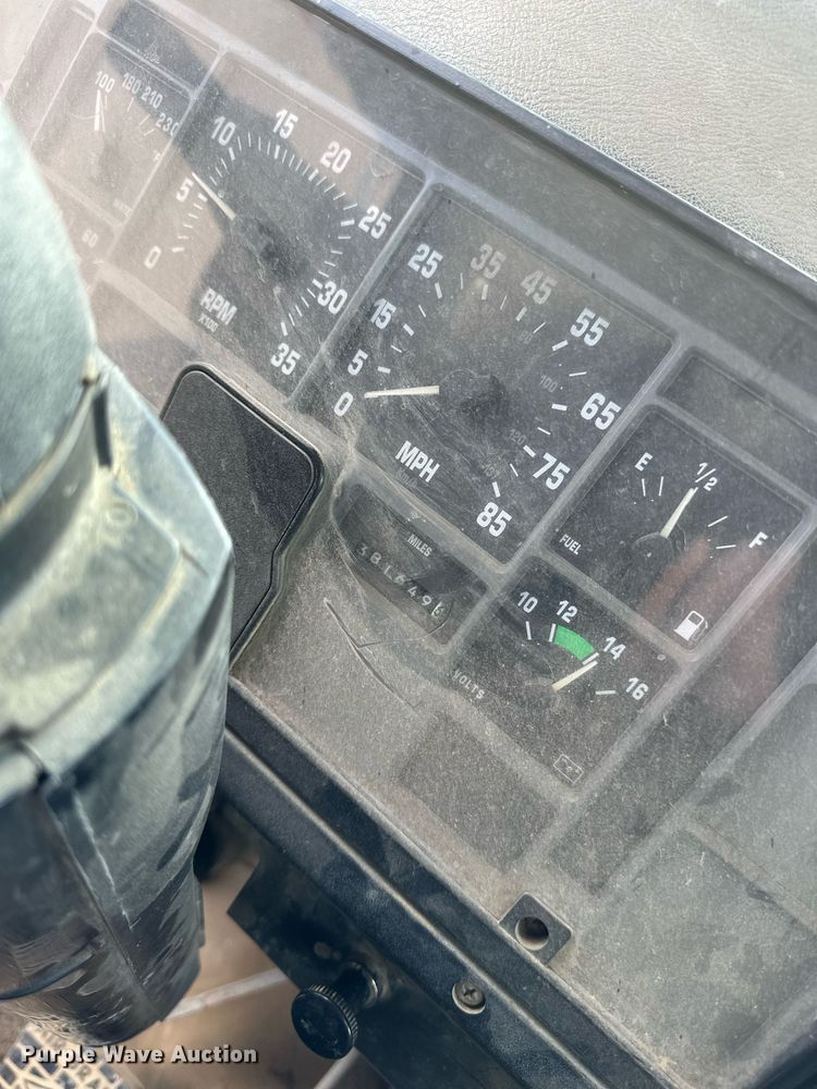 image for item EN3016 1995 International  4900 water truck