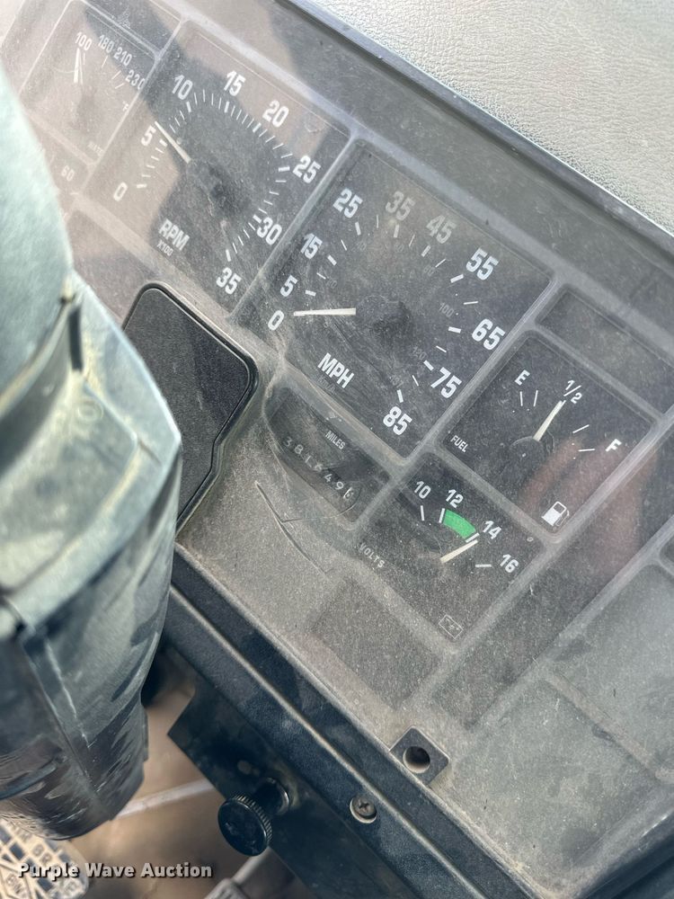 image for item EN3016 1995 International  4900 water truck