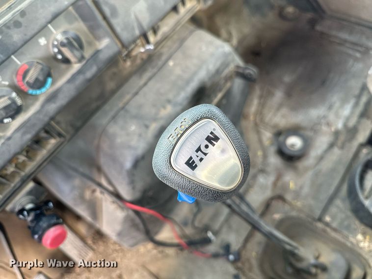 image for item EN3016 1995 International  4900 water truck