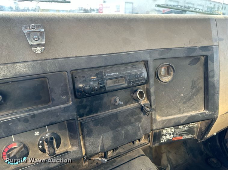 image for item EN3016 1995 International  4900 water truck