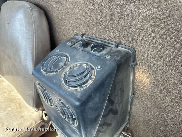 image for item EN3016 1995 International  4900 water truck