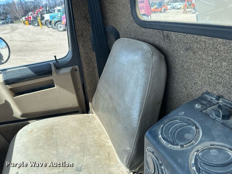 image for item EN3016 1995 International  4900 water truck