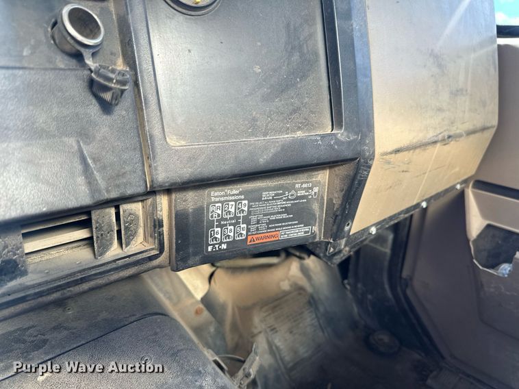 image for item EN3016 1995 International  4900 water truck