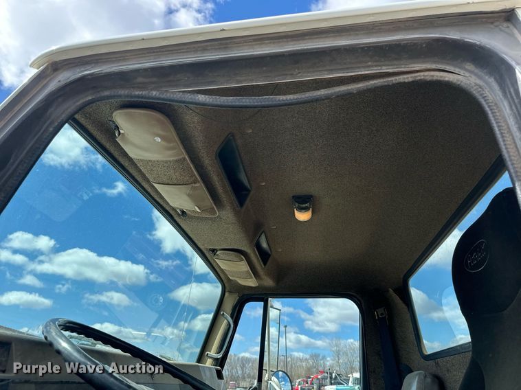 image for item EN3016 1995 International  4900 water truck