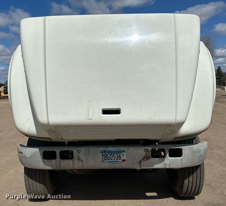 image for item EN3016 1995 International  4900 water truck