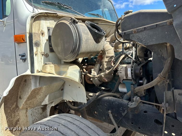 image for item EN3016 1995 International  4900 water truck