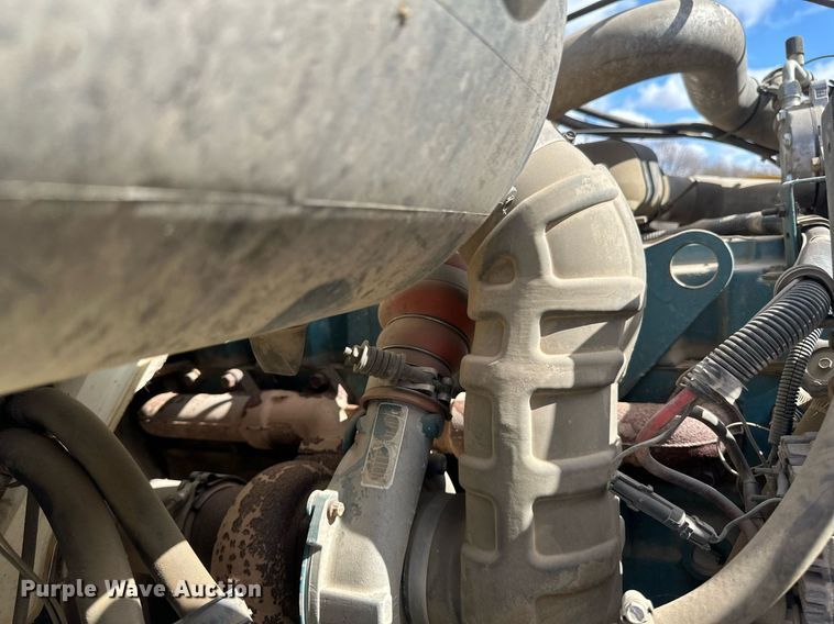 image for item EN3016 1995 International  4900 water truck