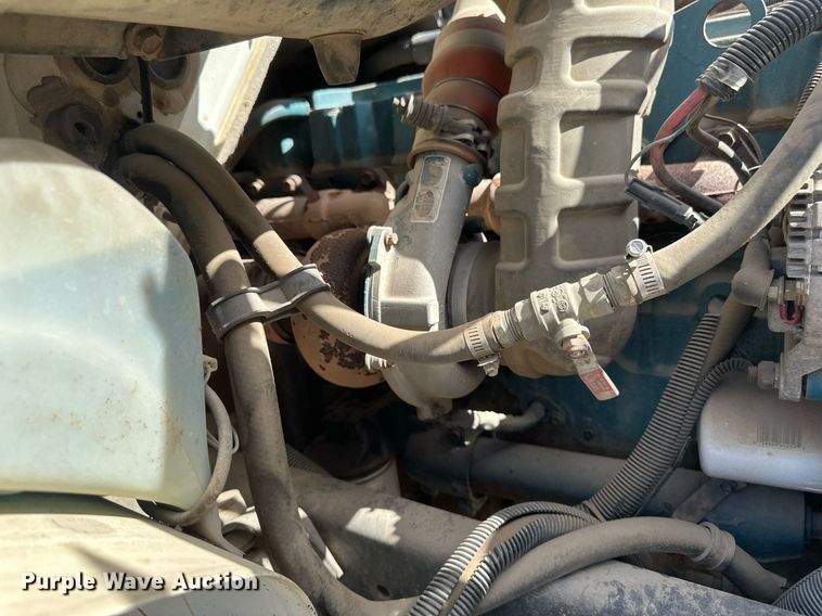 image for item EN3016 1995 International  4900 water truck